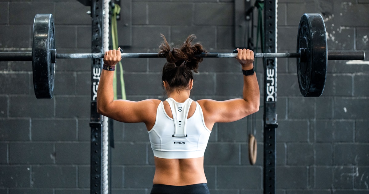woman doing weight lifting