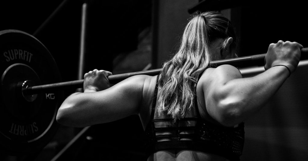woman lifting barbell