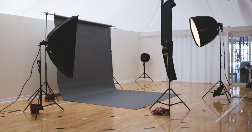 black and gray microphone stand