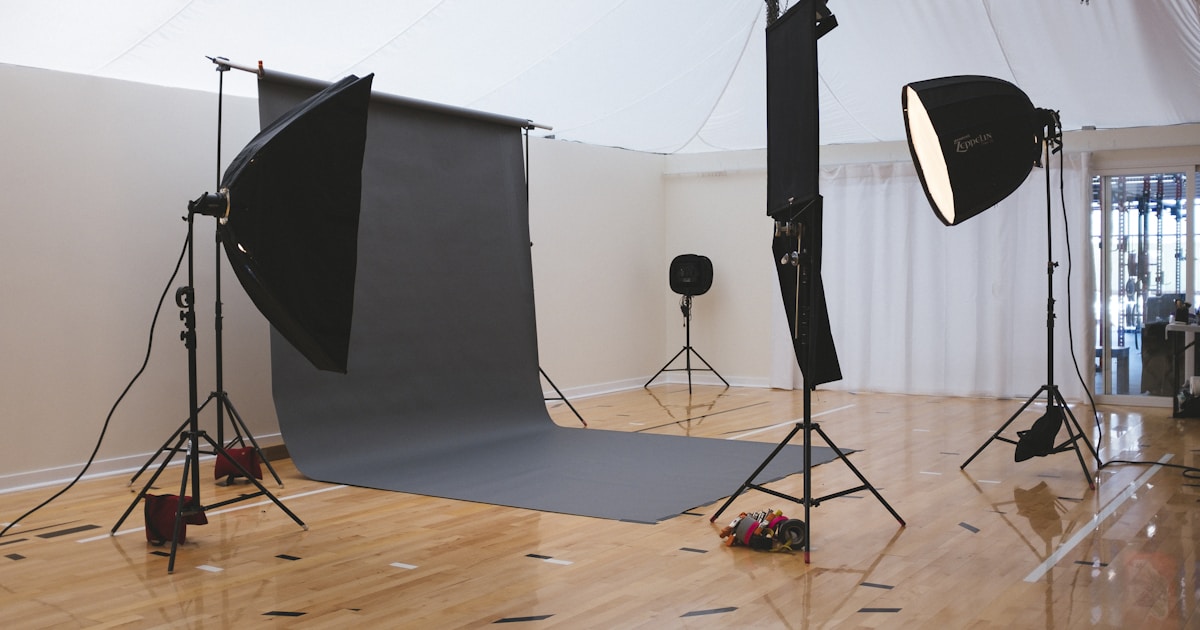 black and gray microphone stand